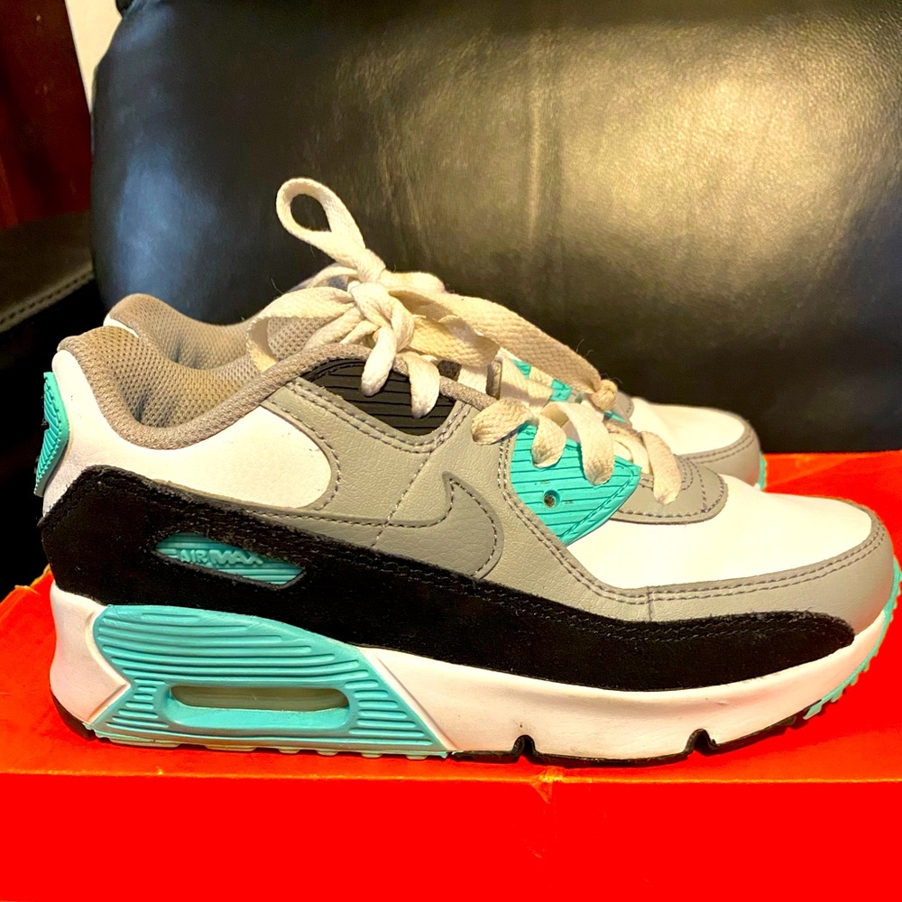 Air Max 90 Leather GS ‘hyper Turquoise’, Kids size 2Y.
